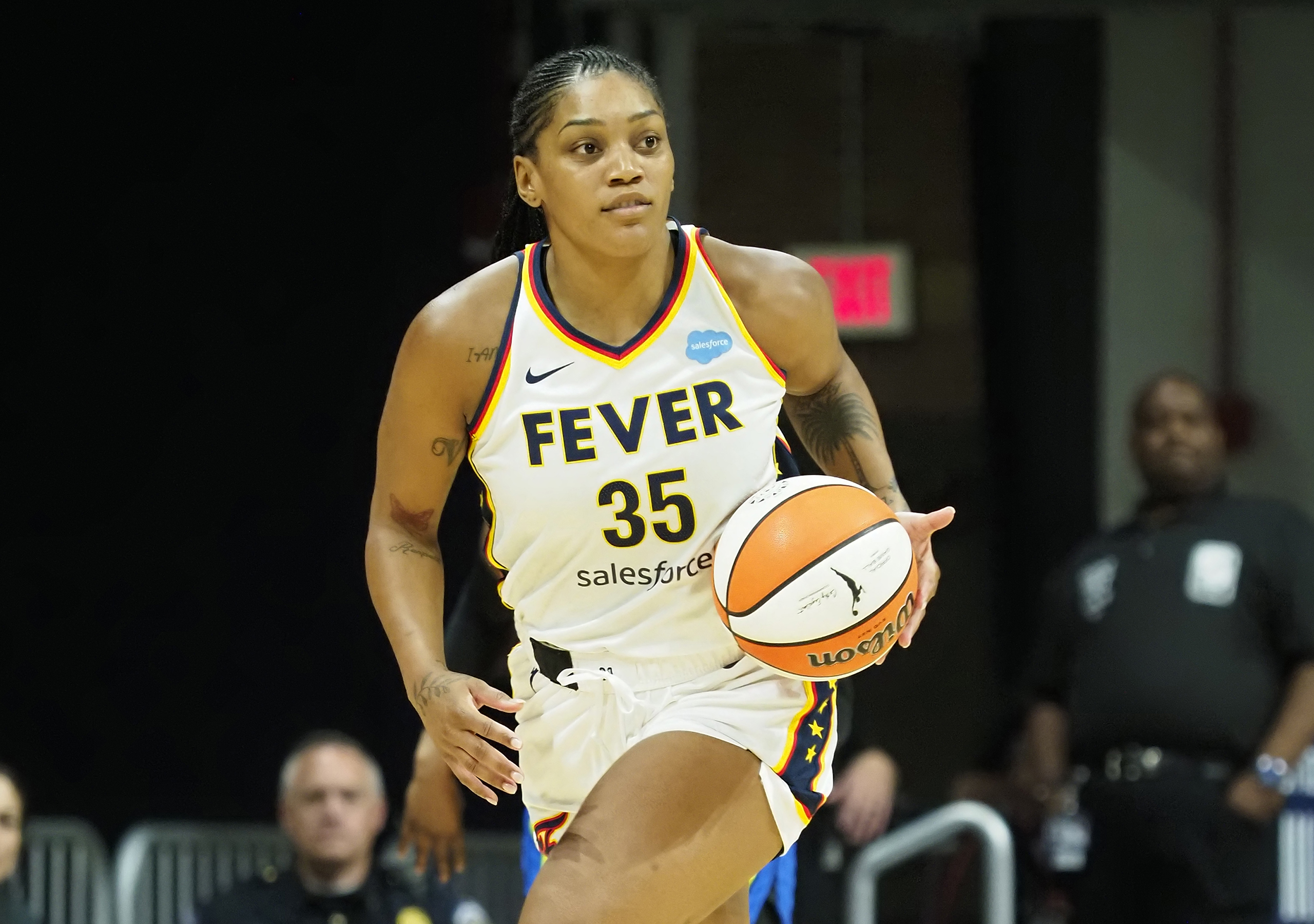 Indiana Fever Re-Sign Veteran Guard Victoria Vivians